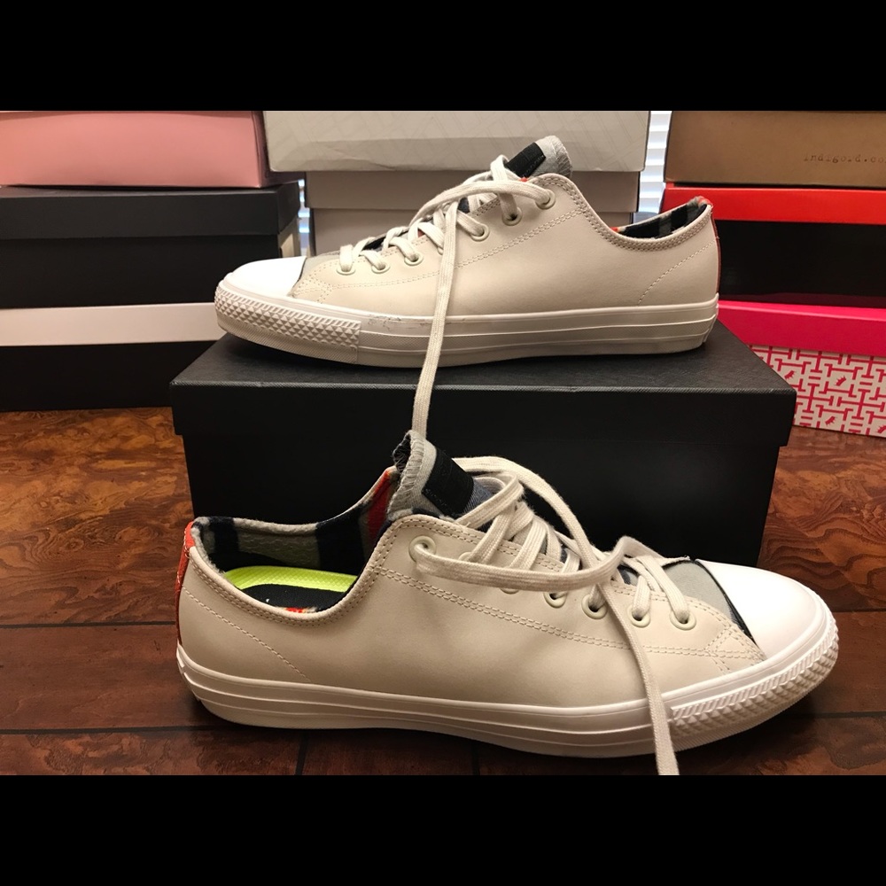 Converse like brand NEW!!